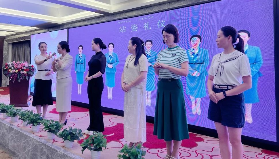 姐姐妹妹美起来|三羊马董事长任敏女士带领公司女职工代表参加沙坪坝区女性素质提升“红梅课堂”(图8) 8.jpg